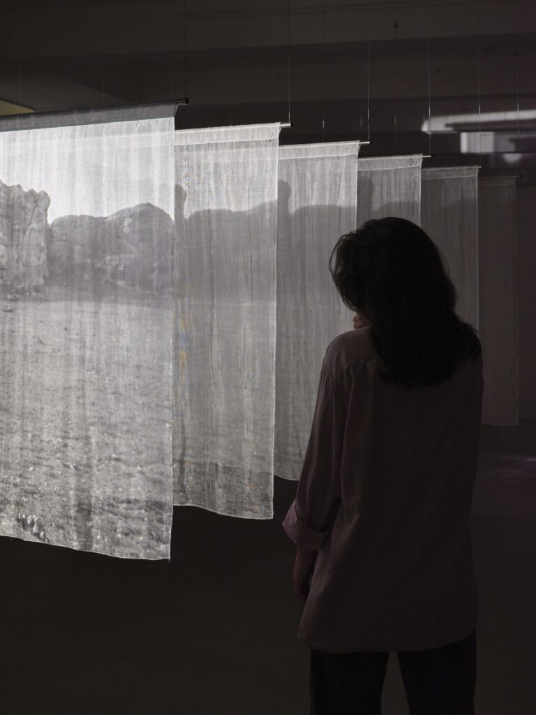 Saodat Ismailova, As We Fade, 2024, Ausstellungsansicht, LUMA Arles, 2026. Photo: Victor&Simon - Grégoire d’Ablon.