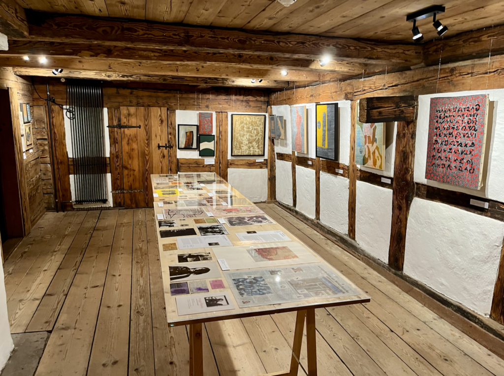 Blick in die Ausstellung im im Küefer-Martis-Huus (Bild: pd)