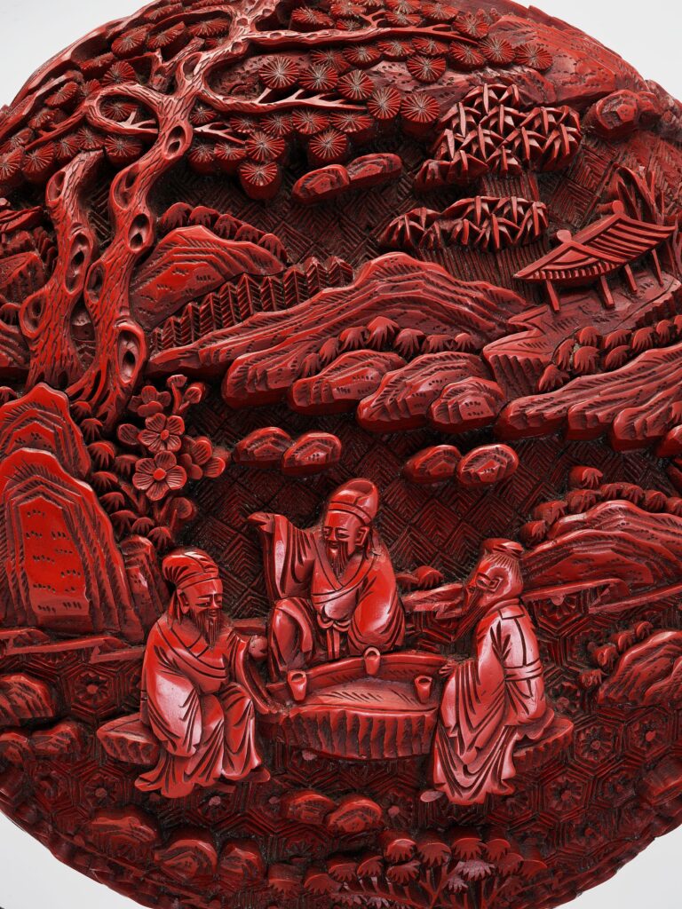 Dose mit Gelehrten in einer Landschaft, Qing-Dynastie, 18. Jh., Schnitzlack, Museum Rietberg