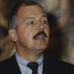 Felix Baumann, 1988 - Foto: ETH-Bibliothek_Com_LC1501-00B-022-001, https://ba.e-pics.ethz.ch/#detail-asset=f6b8f1bc-bb3a-4aa5-8b02-b484b3c1644e Lizenz: https://creativecommons.org/licenses/by-sa/4.0/deed.en - Datei: https://commons.wikimedia.org/wiki/File:ETH-BIB-Felix_Baumann,_Direktor_Kunsthaus_Z%C3%BCrich-Com_LC1501-00B-022-001.tif?page=1