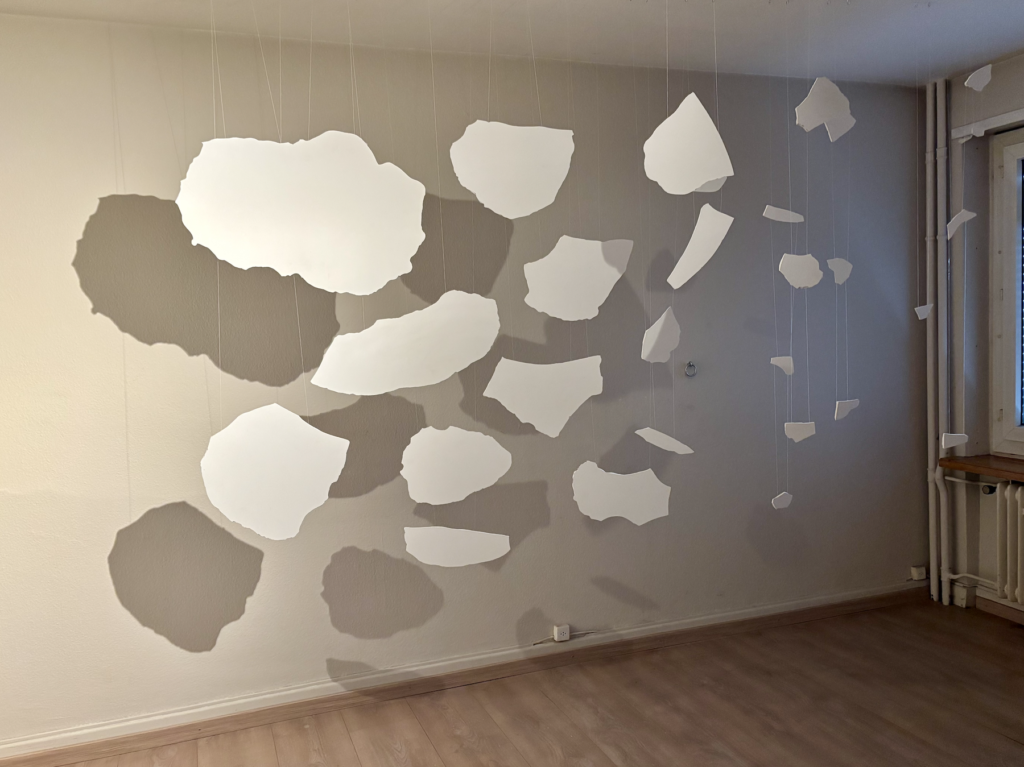 Flavio Hodels Installation - Foto: © Vera Zatti, https://www.saiten.ch/kunstkiosk-trifft-nachtklub