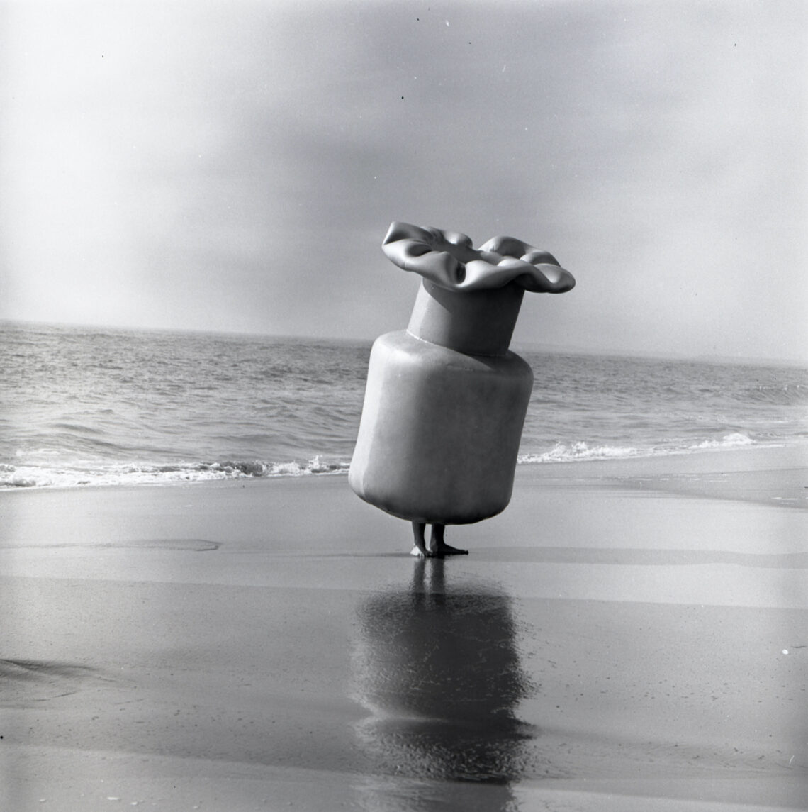 Heidi Bucher, Bodyshell (Poma) at Venice Beach, Los Angeles, California, 1972 Photo: Beverly Edna Johnson and Studio Heidi and Carl Bucher, Courtesy of the Estate of Heidi Bucher