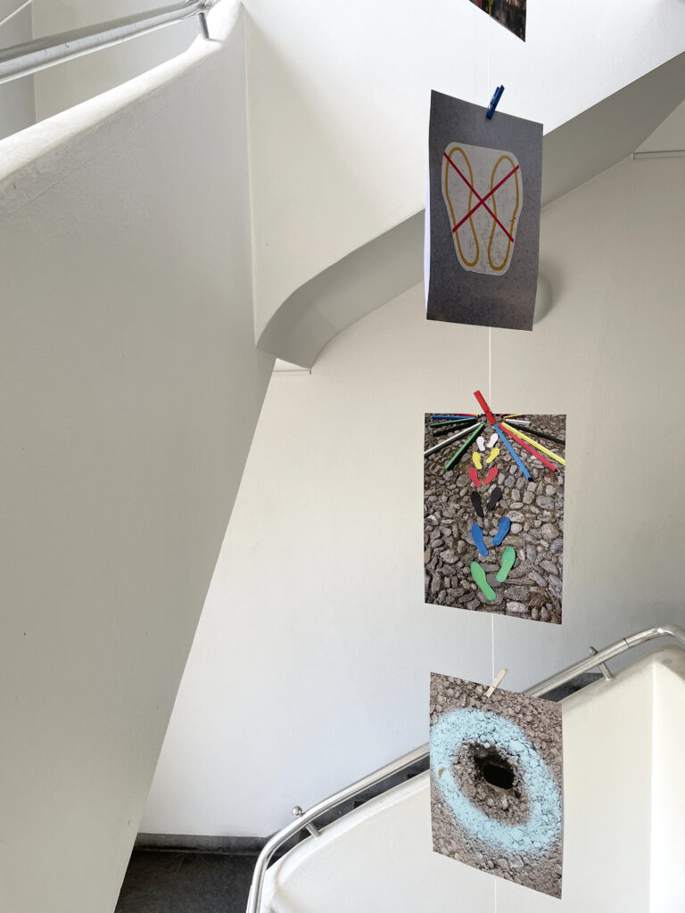 Ausstellungsansicht André Vladimir Heiz Stadtbibliothek / Bibliothèque de la Ville Biel-Bienne, 2026, https://www.bibliobiel.ch/de/veranstaltungen/ausstellung-andre-vladimir-heiz-99-171026