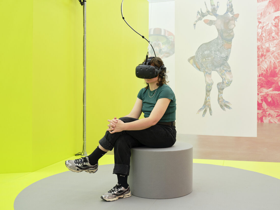 Ausstellungsansicht «Künstlerische Kreativität», Aargauer Kunsthaus, 2026/27 Monica Studer (*1960), Christoph van den Berg (1962), FOWDIB AI Core: HALLUC, 2023-2026 Foto: David Aebi, Burgdorf