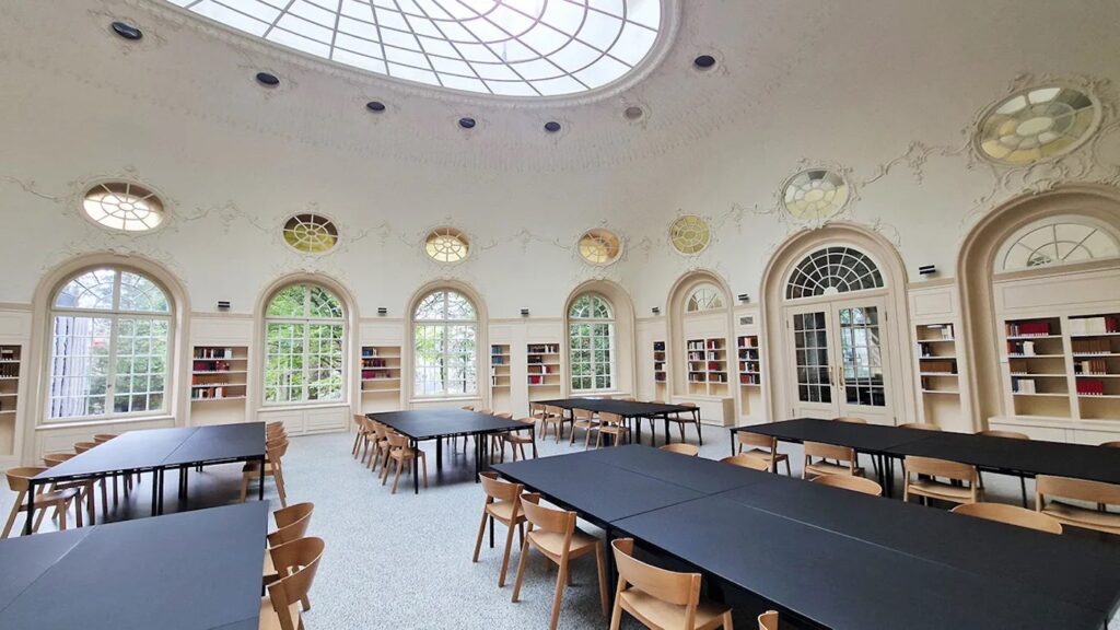 bcu-j3--grande-salle-de-lecture.https:www.fr.ch:bcu:actualites:la-nouvelle-bcu-ouvre-ses-portes