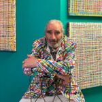 Francesco Bonanno mit seinen Arbeiten zur Vernetzung. (Bild: pd) 