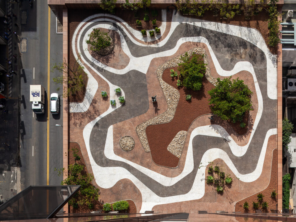 Banco Safra, Hauptsitz, São Paulo, Brasilien, Dachgarten, 1983 Foto: Leonardo Finotti, 2011