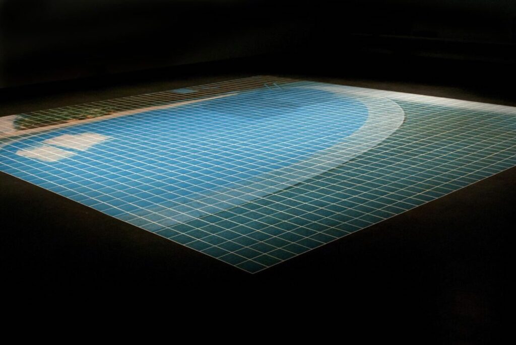 © Elisabeth Bonnard, One Swimming Pool, 2013