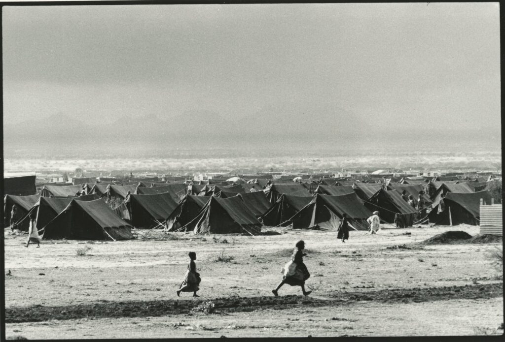 Photographie, Didier Lefèvre Epidémie de choléra, Somalie, 1986, PHT-1992-66-38 © Collection MICR, Genève
