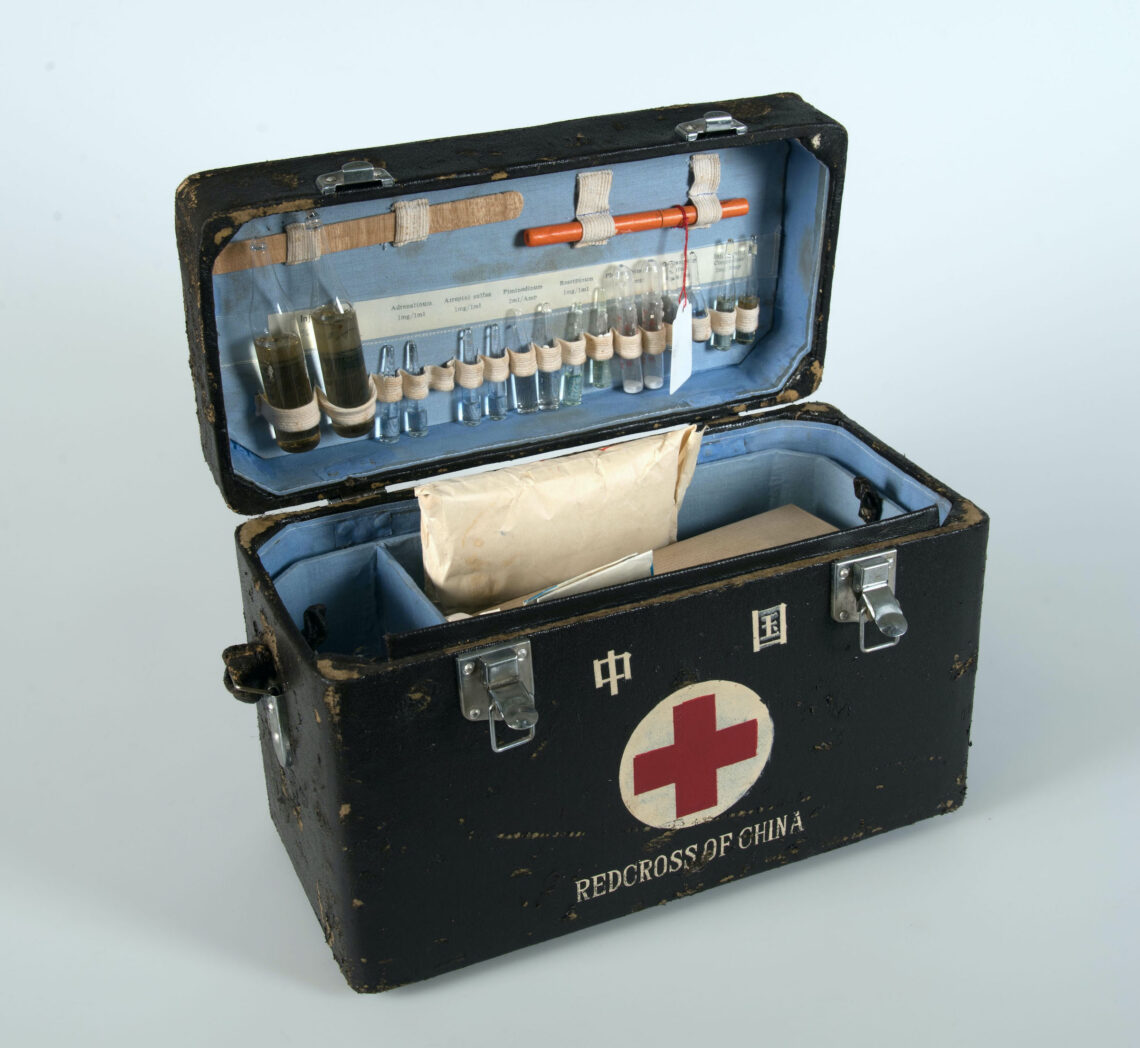 Trousse médicale d’urgence Chine, 1950-1960, COL-2009-3-1 © Collection MICR, Genève